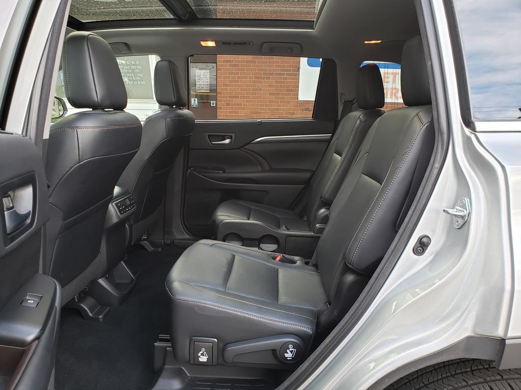 used 2018 Toyota Highlander car, priced at $22,495