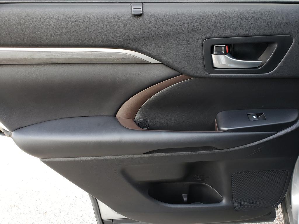 used 2018 Toyota Highlander car, priced at $22,495