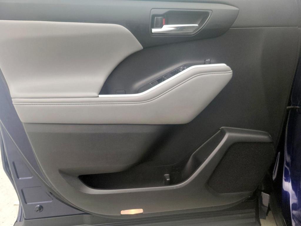 used 2021 Toyota Highlander car, priced at $30,998