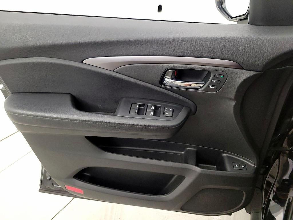 used 2022 Honda Pilot car, priced at $34,998