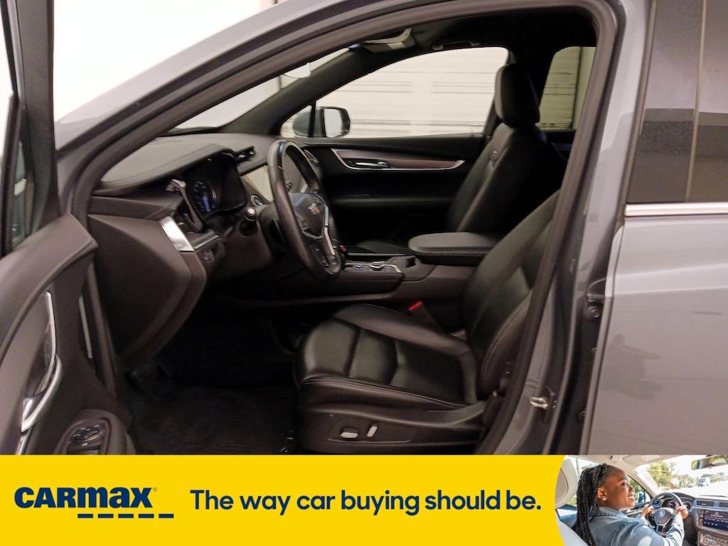 used 2022 Cadillac XT5 car, priced at $27,998