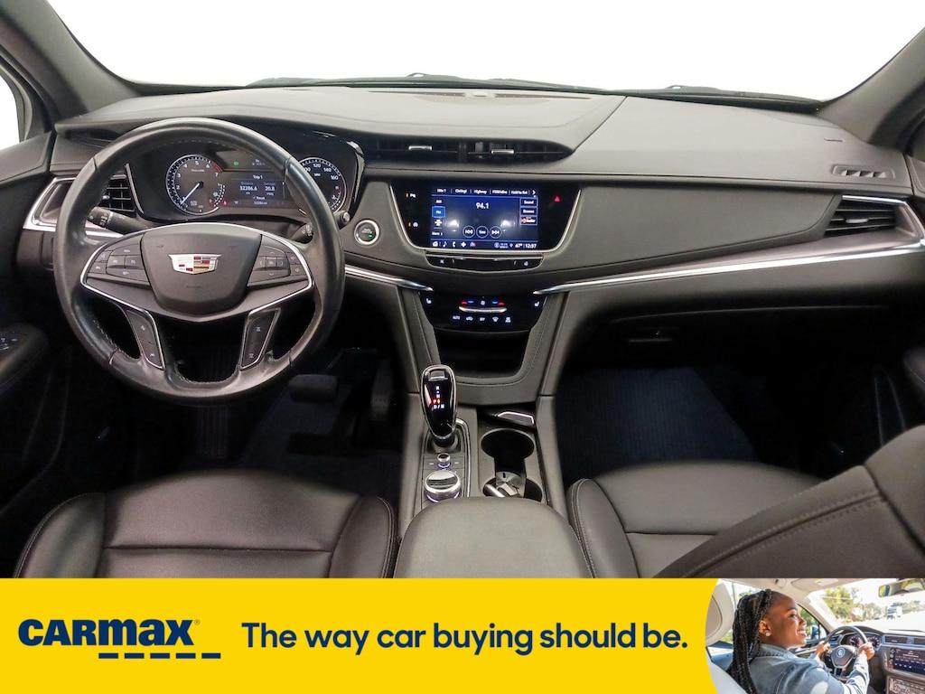 used 2022 Cadillac XT5 car, priced at $27,998