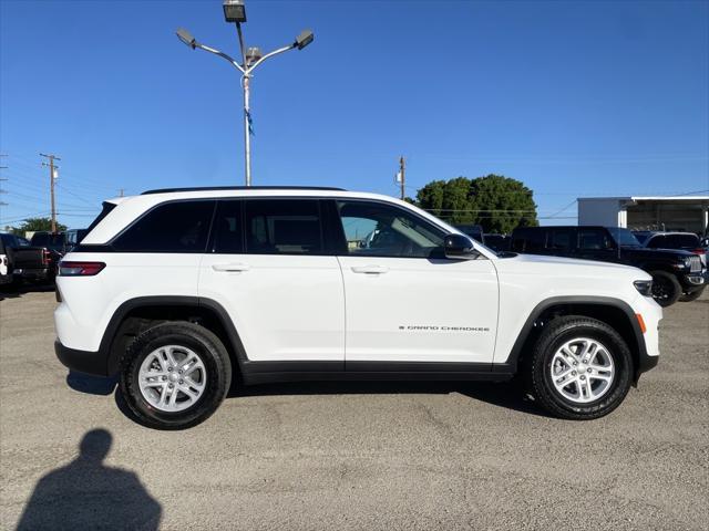 new 2024 Jeep Grand Cherokee car, priced at $38,999