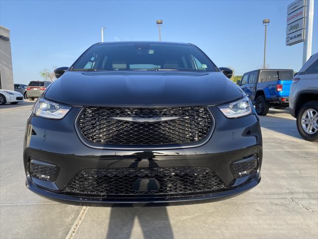 new 2023 Chrysler Pacifica Hybrid car, priced at $34,720