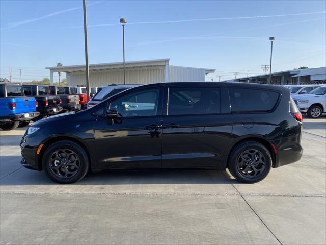 new 2023 Chrysler Pacifica Hybrid car, priced at $34,720