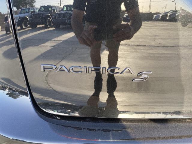 new 2023 Chrysler Pacifica Hybrid car, priced at $34,720