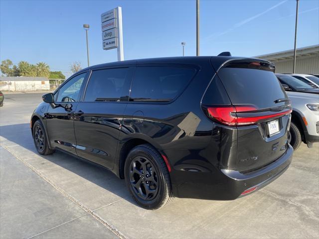 new 2023 Chrysler Pacifica Hybrid car, priced at $34,720