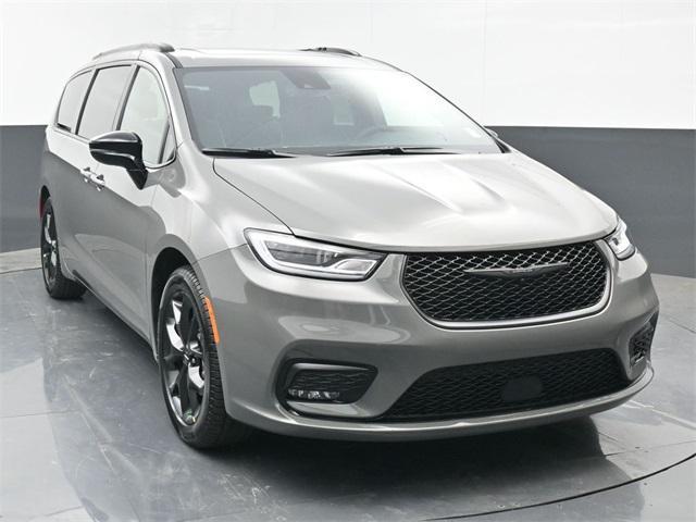 new 2025 Chrysler Pacifica car, priced at $40,717