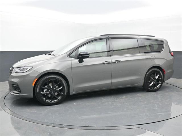 new 2025 Chrysler Pacifica car, priced at $40,717