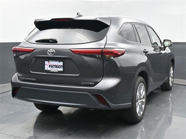 used 2021 Toyota Highlander car, priced at $30,700