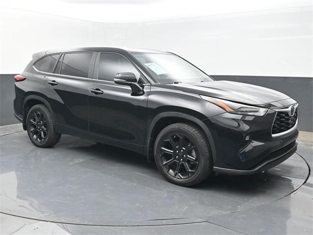 used 2023 Toyota Highlander car, priced at $25,000