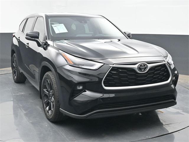 used 2023 Toyota Highlander car, priced at $25,000