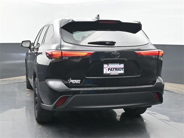 used 2023 Toyota Highlander car, priced at $25,000
