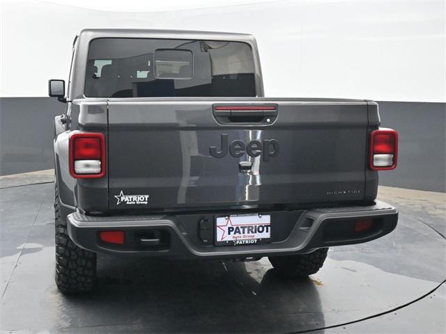 new 2025 Jeep Gladiator car, priced at $43,438