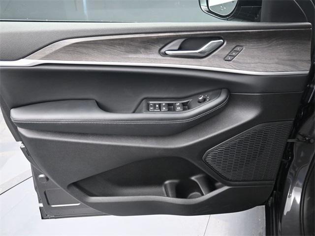 new 2025 Jeep Grand Cherokee L car, priced at $47,477