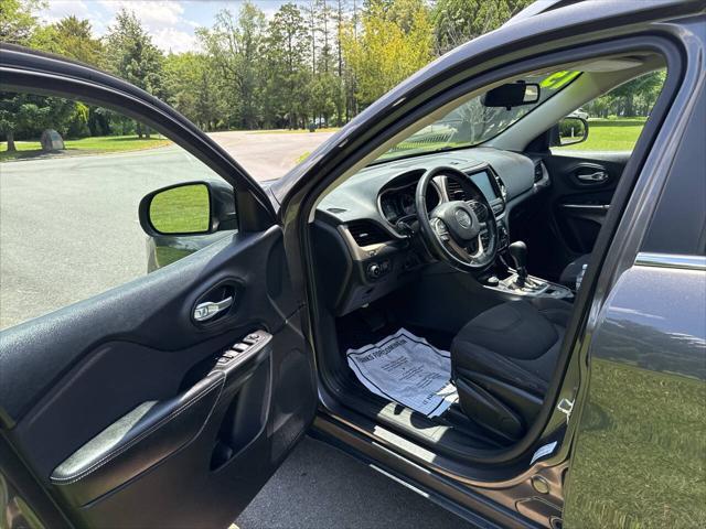 used 2015 Jeep Cherokee car, priced at $6,991