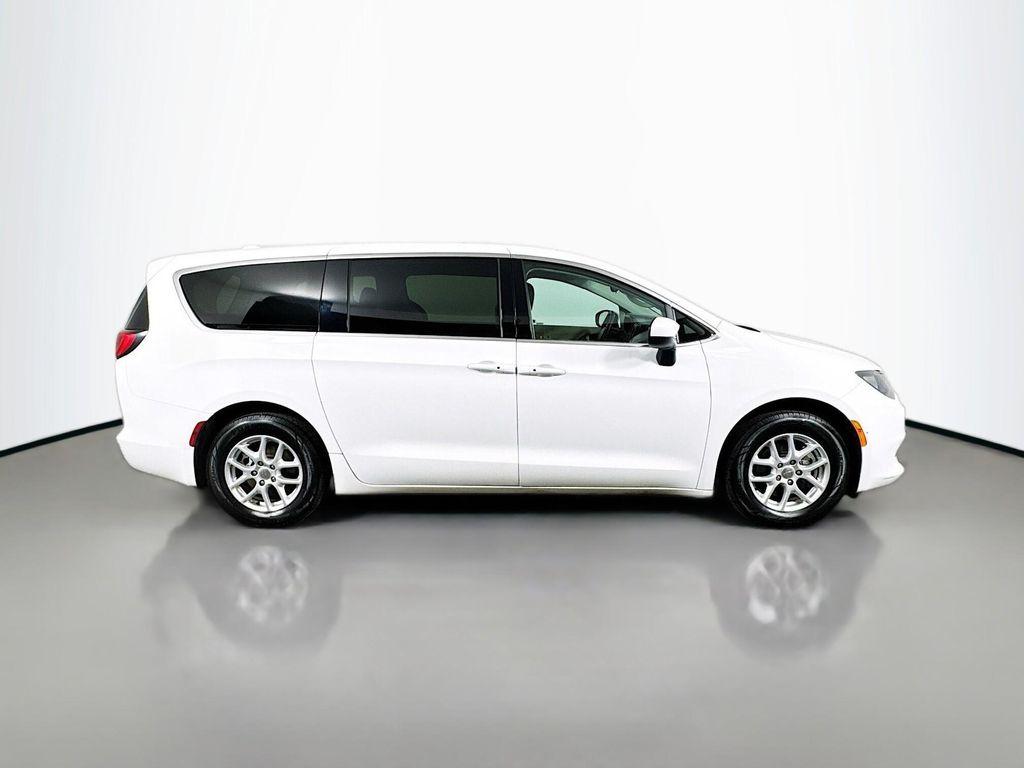 used 2017 Chrysler Pacifica car, priced at $12,995