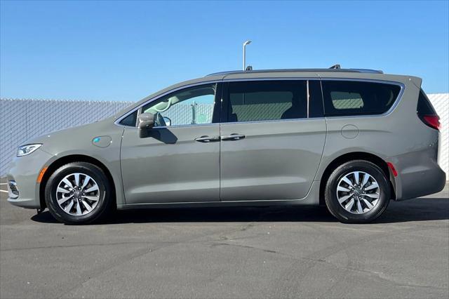 used 2021 Chrysler Pacifica Hybrid car, priced at $23,887