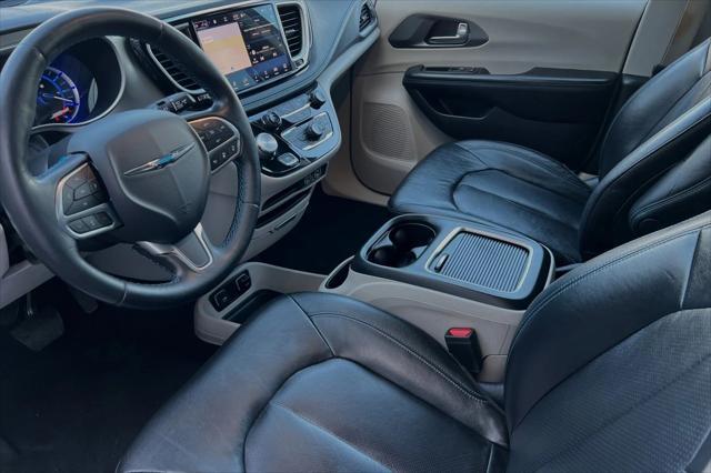 used 2021 Chrysler Pacifica Hybrid car, priced at $23,887