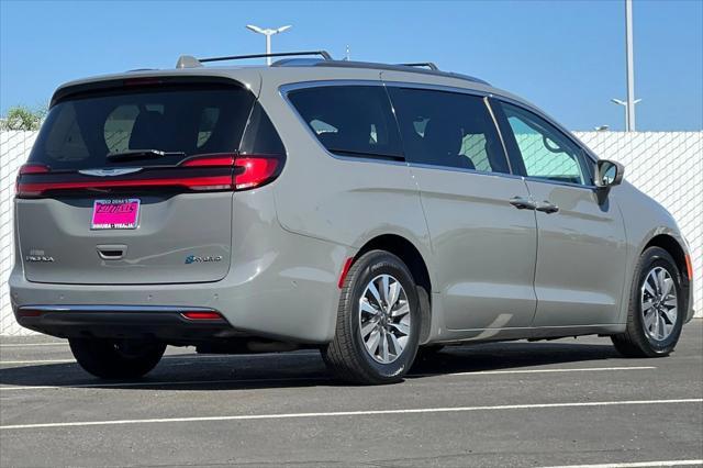 used 2021 Chrysler Pacifica Hybrid car, priced at $23,887