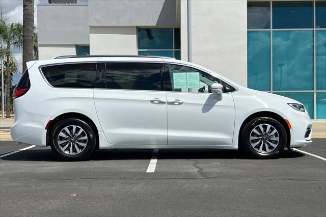 used 2021 Chrysler Pacifica Hybrid car, priced at $23,887