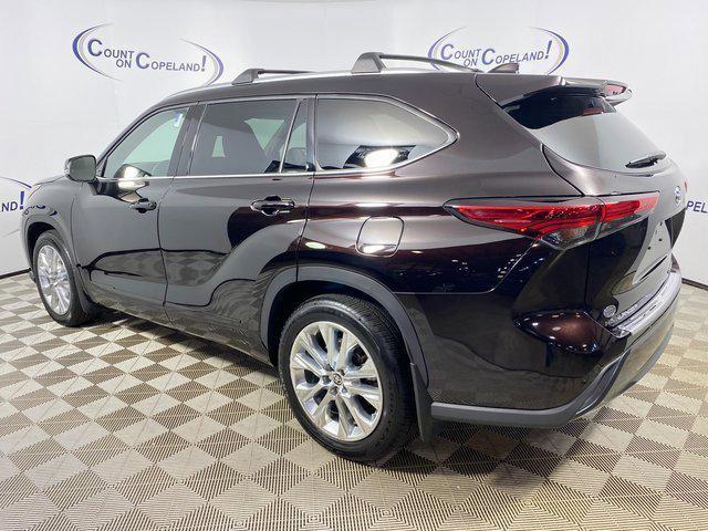 used 2022 Toyota Highlander car, priced at $42,995