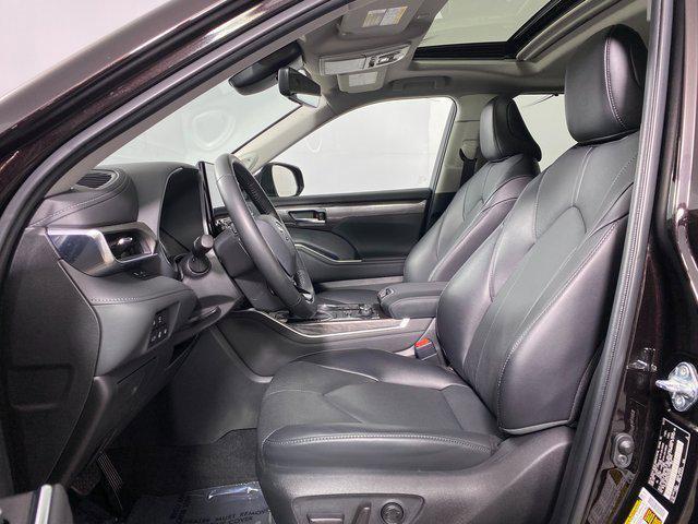 used 2022 Toyota Highlander car, priced at $42,995