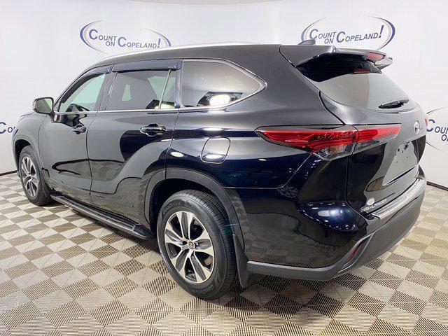 used 2022 Toyota Highlander car, priced at $37,995