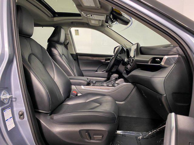 used 2022 Toyota Highlander car, priced at $38,495