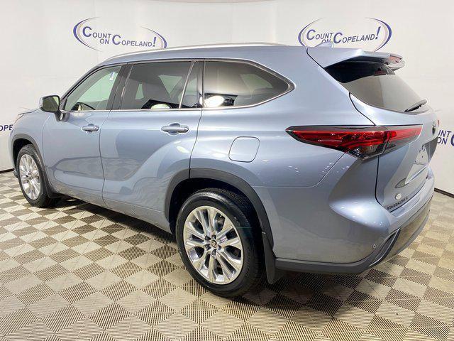 used 2022 Toyota Highlander car, priced at $38,495