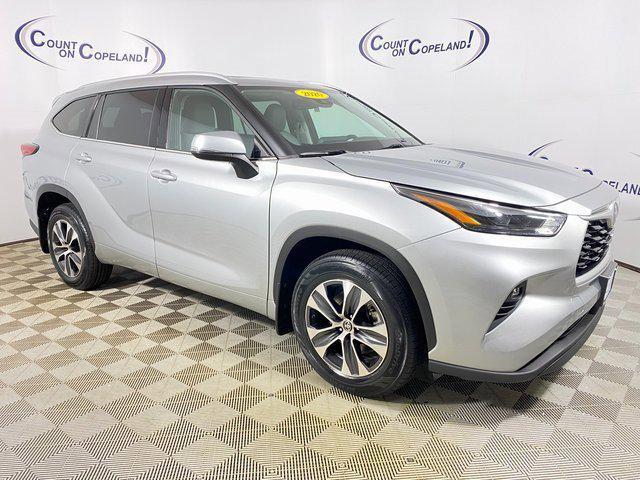 used 2022 Toyota Highlander car, priced at $34,995