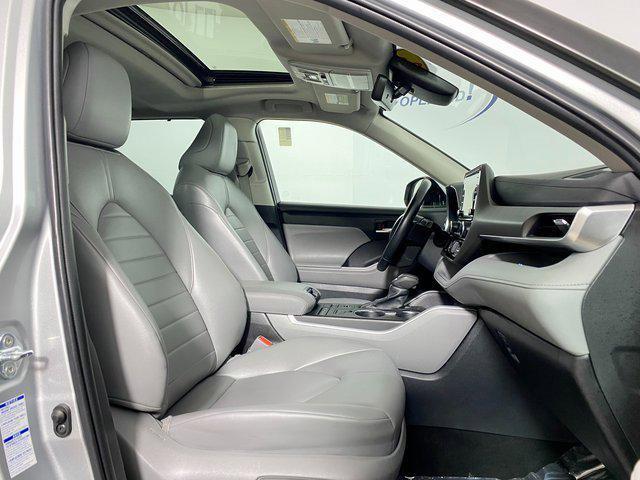 used 2022 Toyota Highlander car, priced at $34,995