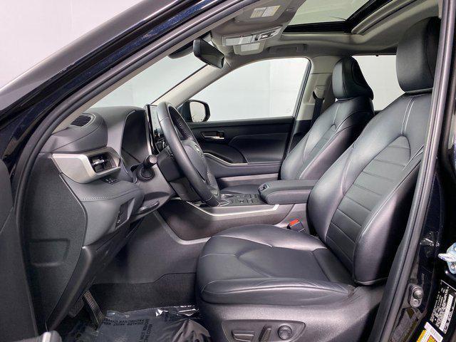 used 2022 Toyota Highlander car, priced at $31,995