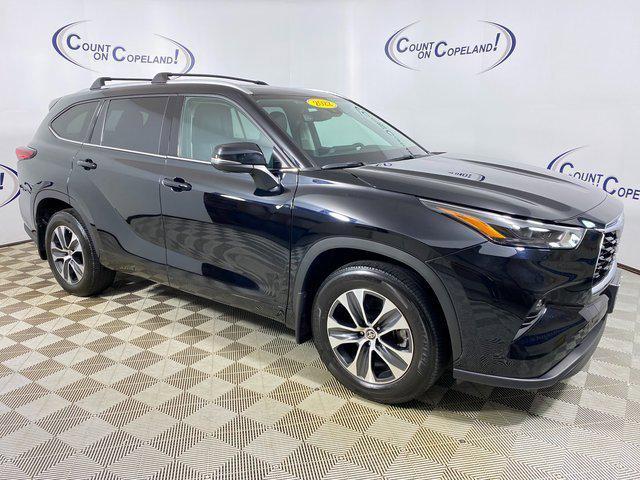 used 2022 Toyota Highlander car, priced at $31,995