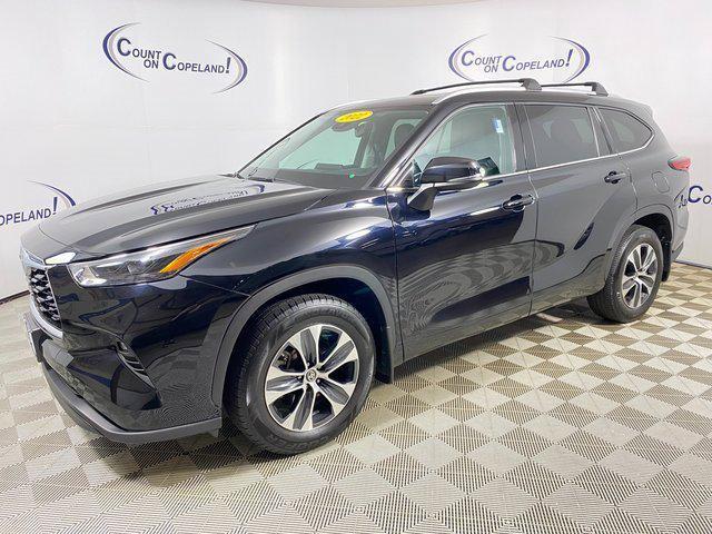 used 2022 Toyota Highlander car, priced at $31,995