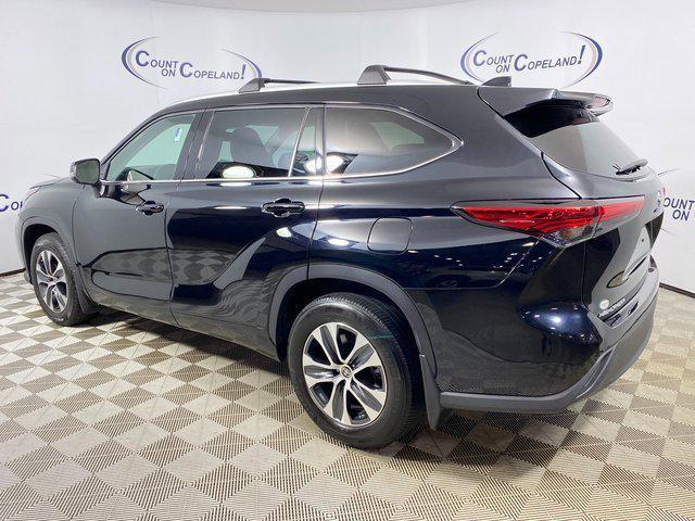 used 2022 Toyota Highlander car, priced at $31,995