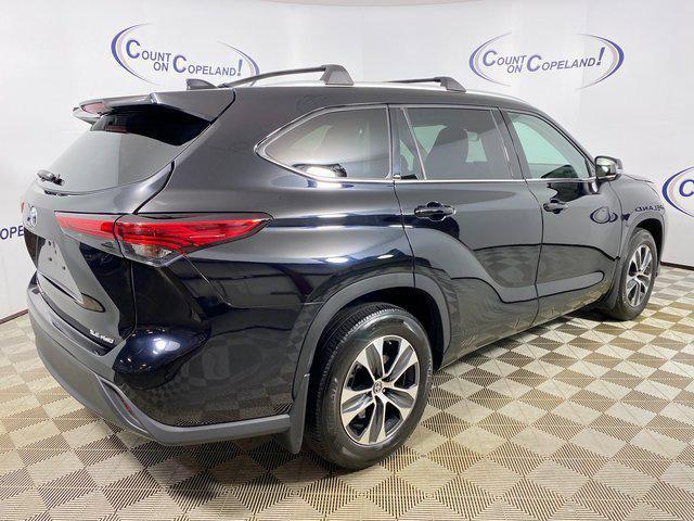 used 2022 Toyota Highlander car, priced at $31,995