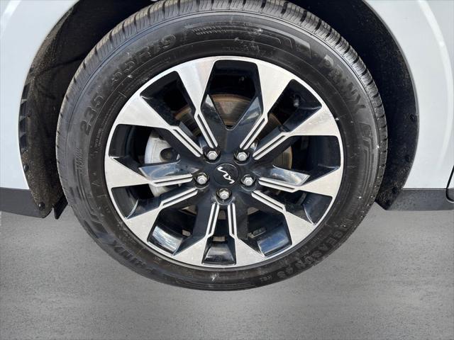 used 2024 Kia Carnival car, priced at $33,791