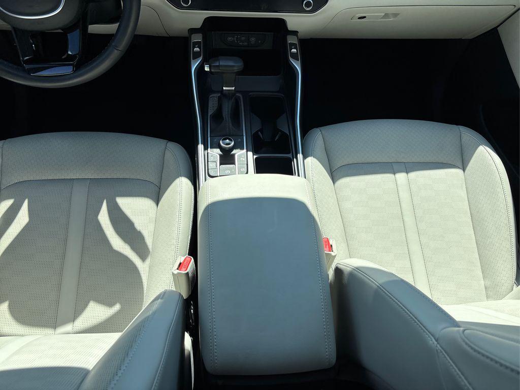 used 2025 Kia Sorento car, priced at $33,571