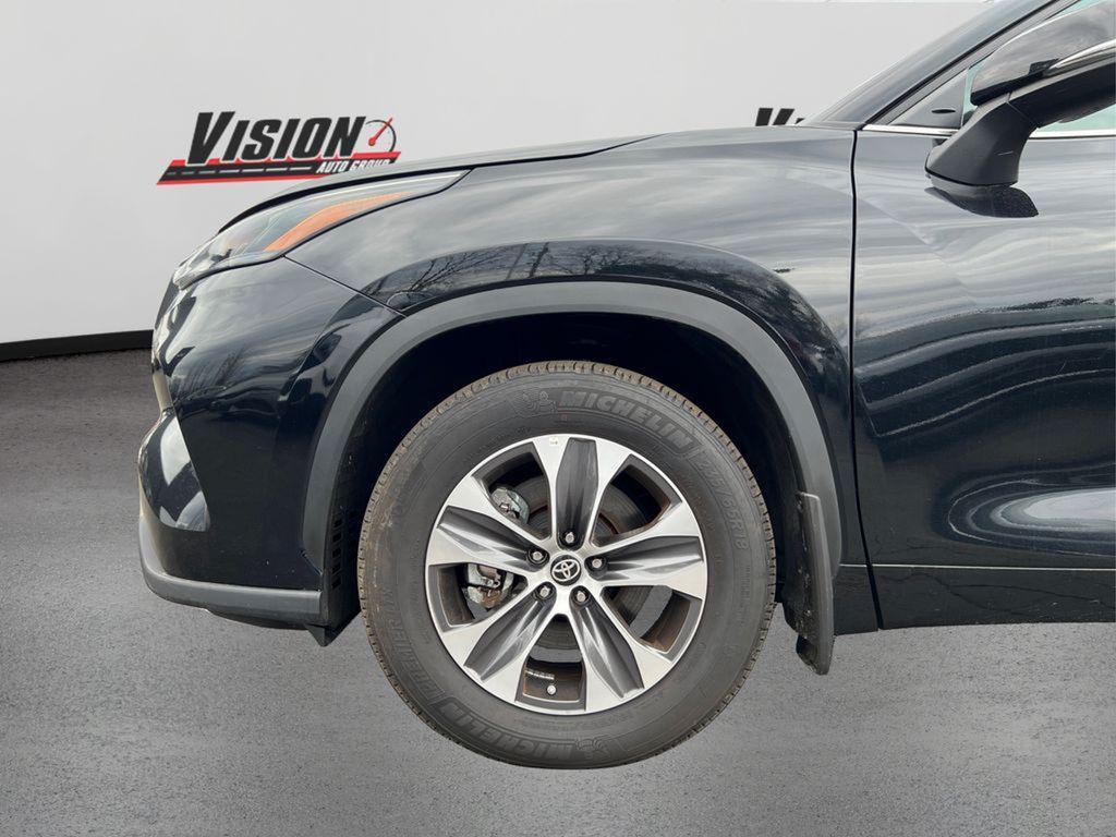 used 2023 Toyota Highlander car, priced at $35,497
