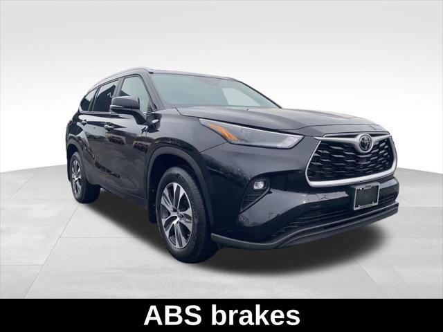 used 2023 Toyota Highlander car, priced at $38,975
