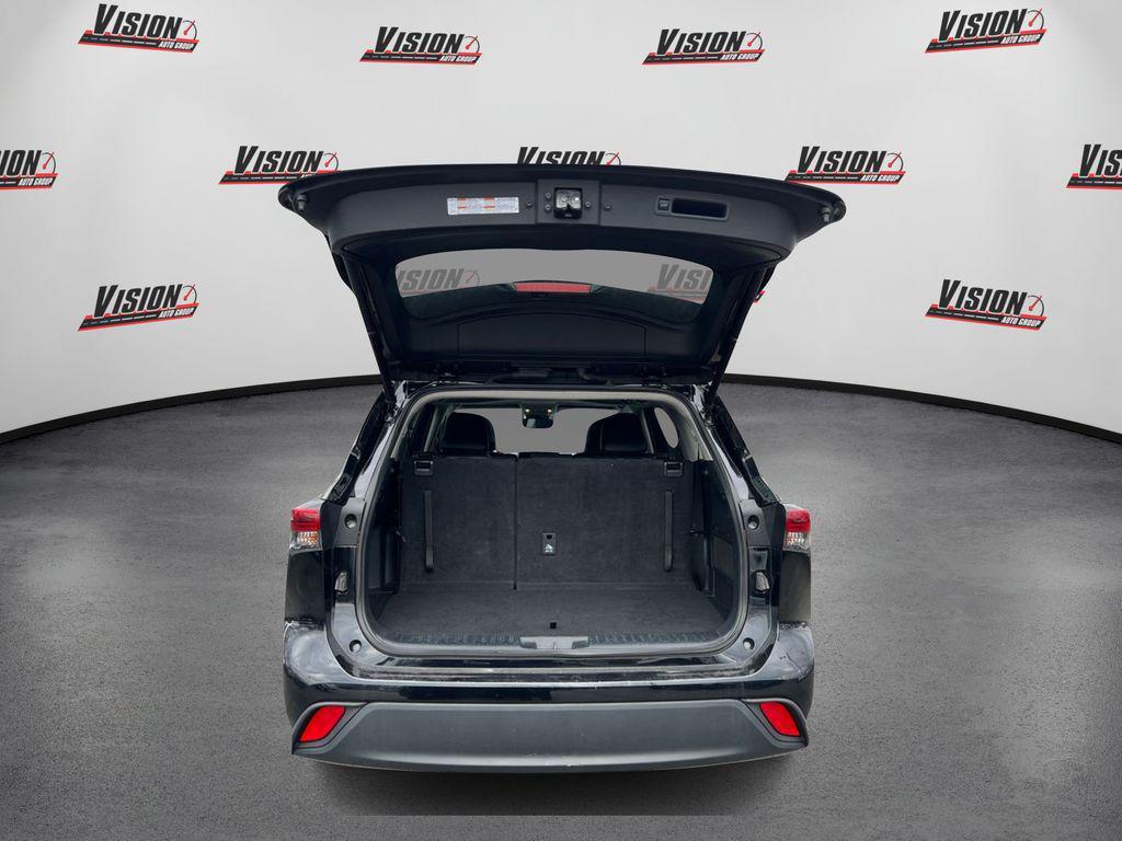 used 2023 Toyota Highlander car, priced at $35,497