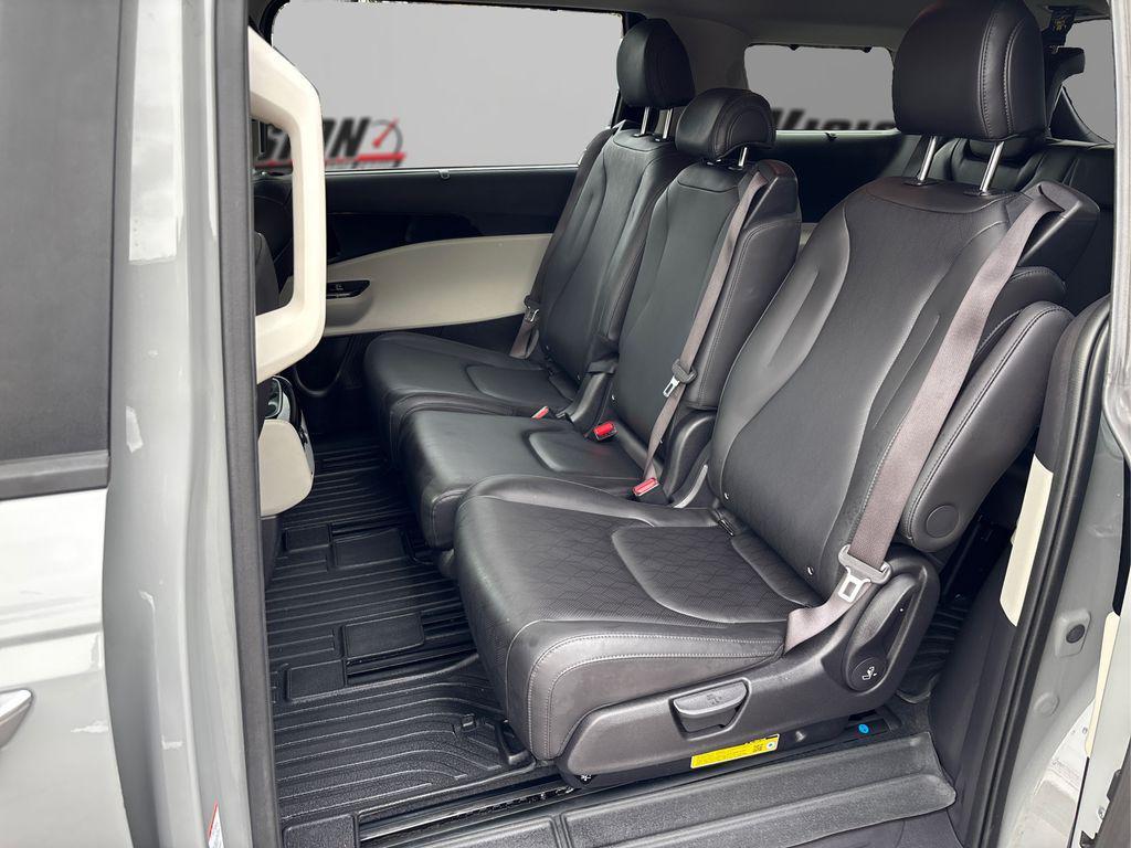 used 2024 Kia Carnival car, priced at $34,351