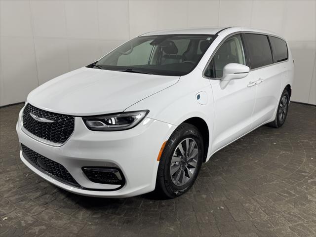used 2022 Chrysler Pacifica Hybrid car, priced at $16,500