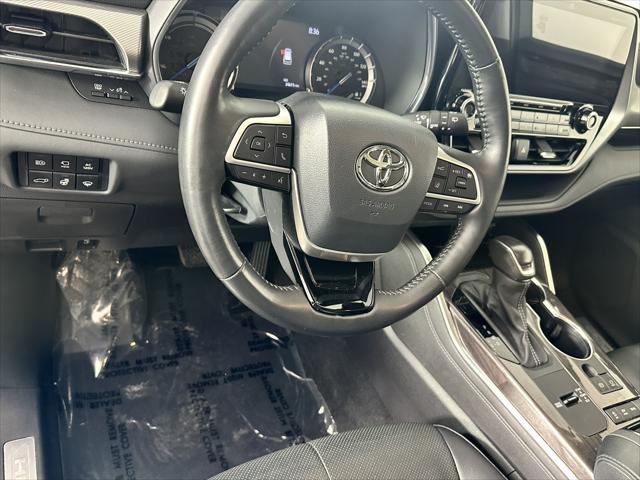 used 2022 Toyota Highlander Hybrid car, priced at $41,998