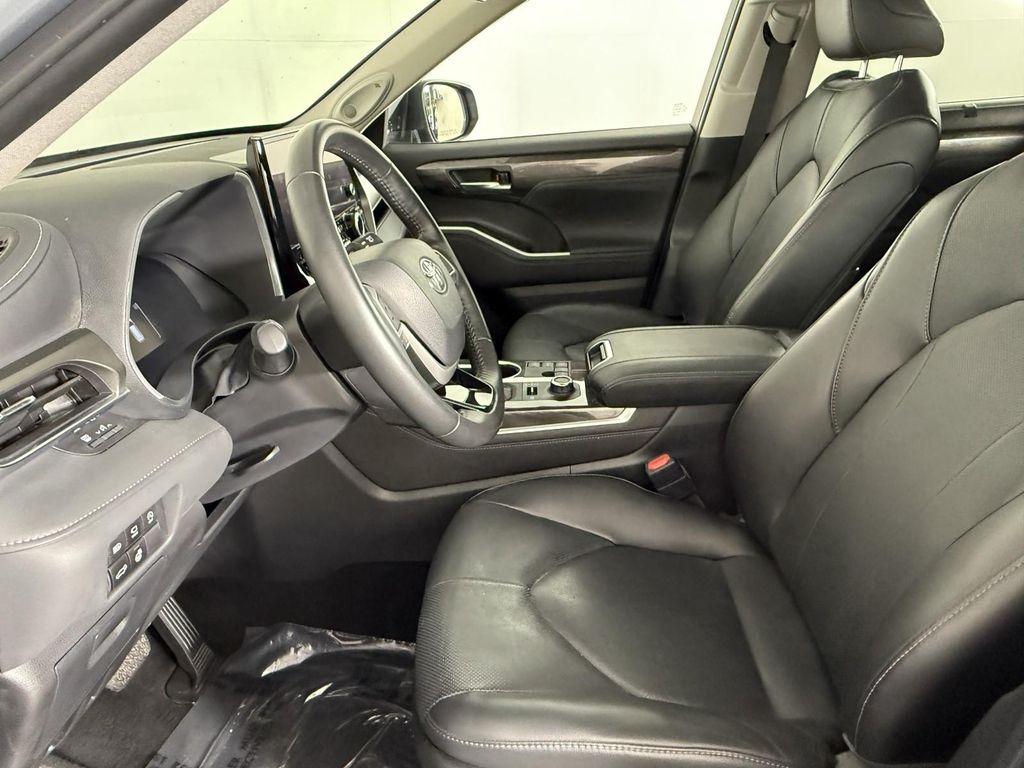 used 2024 Toyota Highlander car, priced at $44,998