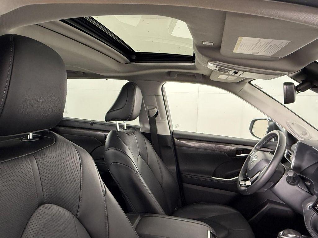 used 2024 Toyota Highlander car, priced at $44,998