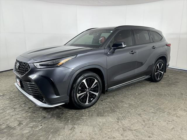 used 2022 Toyota Highlander car, priced at $39,500