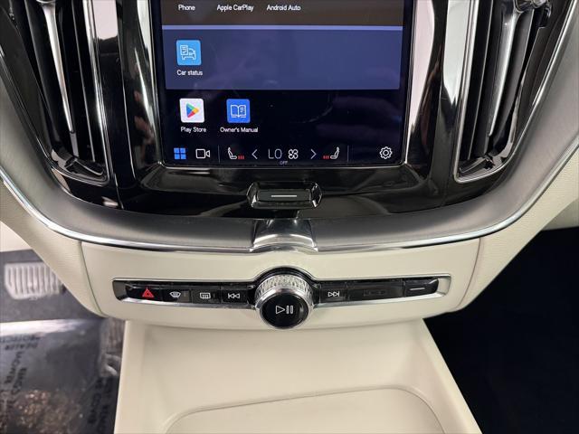 used 2022 Volvo XC60 Recharge Plug-In Hybrid car, priced at $20,998