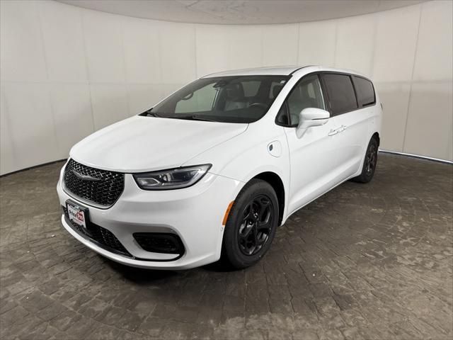 used 2022 Chrysler Pacifica Hybrid car, priced at $20,998